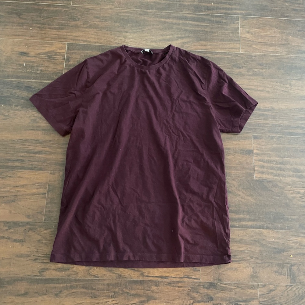 Reiss Burgundy Short Sleeve Crew Tee, size XXL (small hole in back near collar)